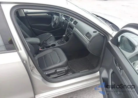 2014 Volkswagen Passat 1.8T Wolfsburg Edition z USA, uszkodzony, nr VIN 1VWAT7A3XEC102406